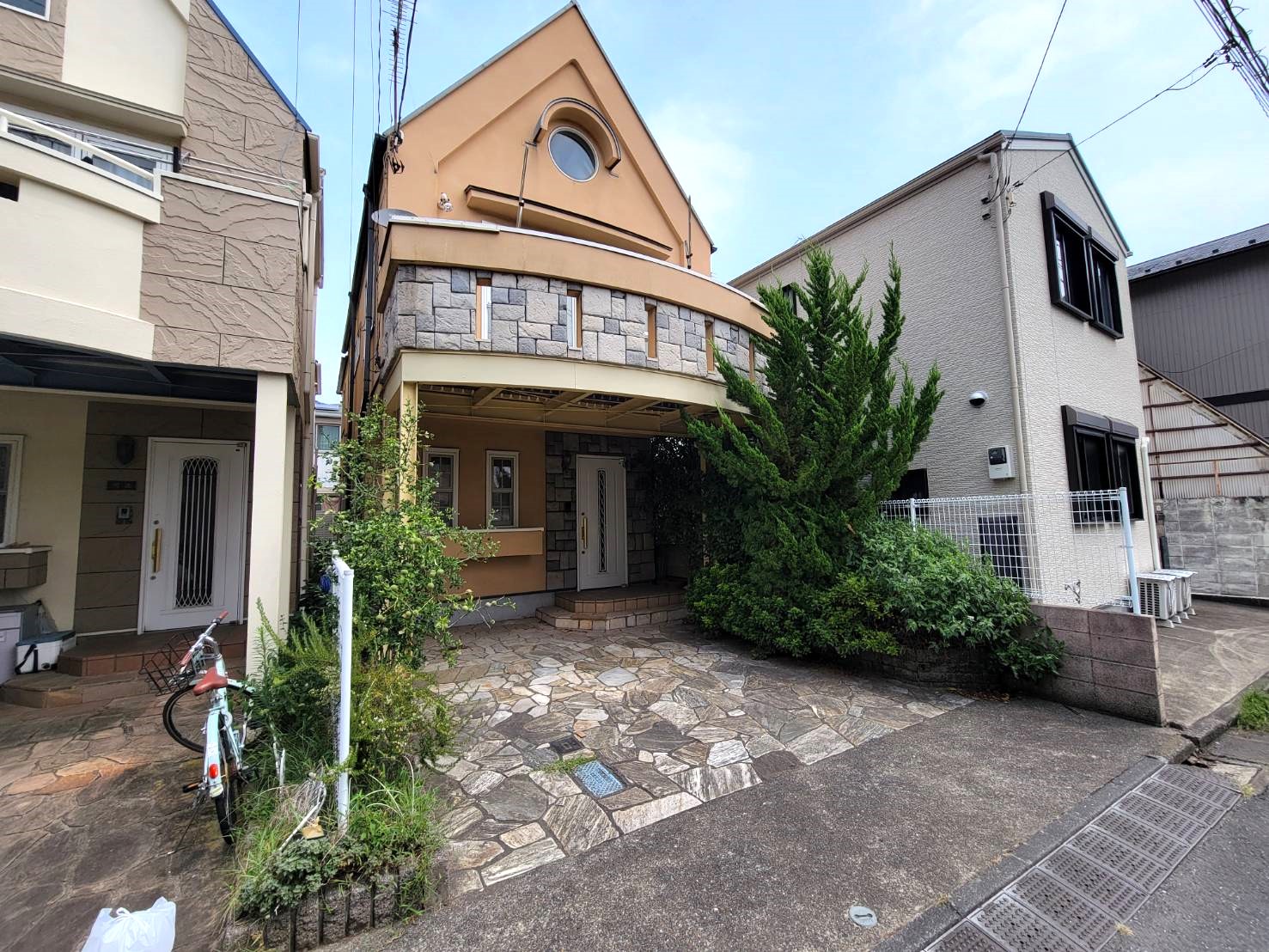 〇大田区西蒲田1丁目〇平成8年築4LDK〇吹抜け天井のある南向き住宅